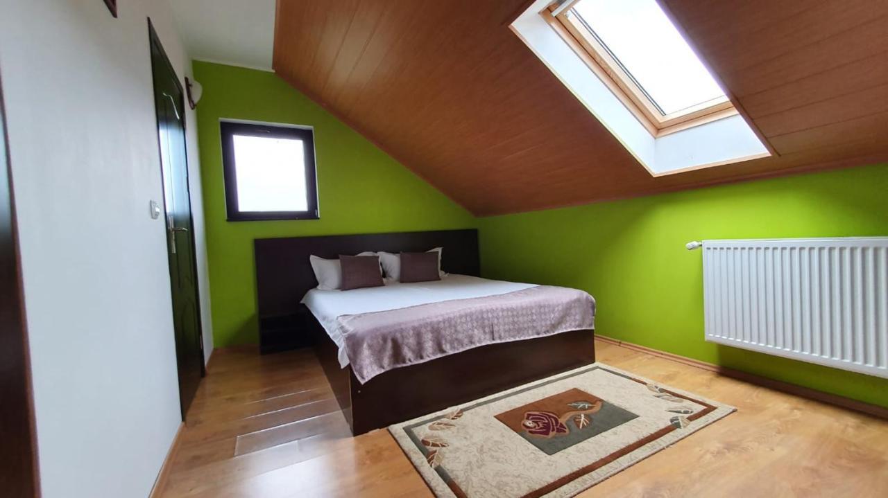 Hotel Casa Teleferic Buşteni Esterno foto