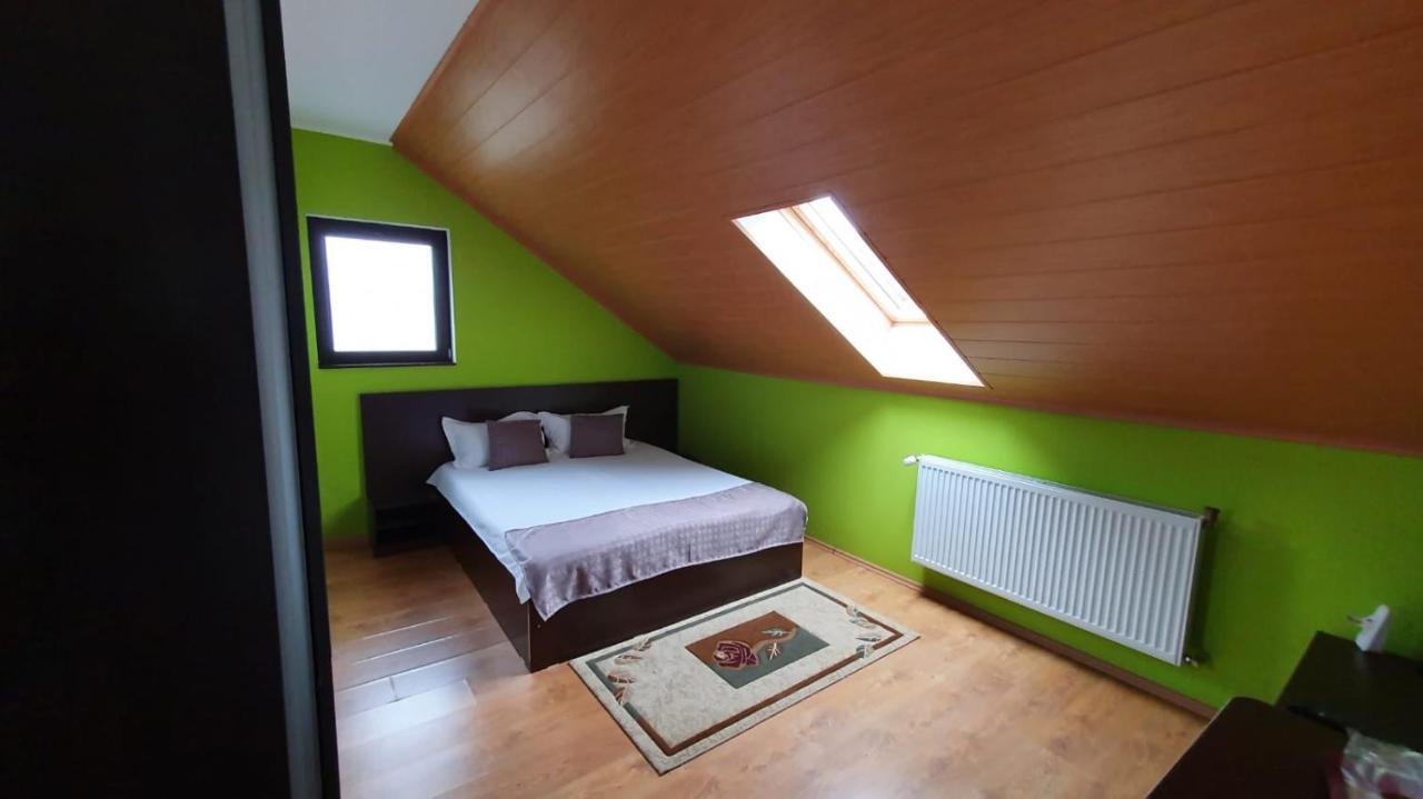 Hotel Casa Teleferic Buşteni Esterno foto